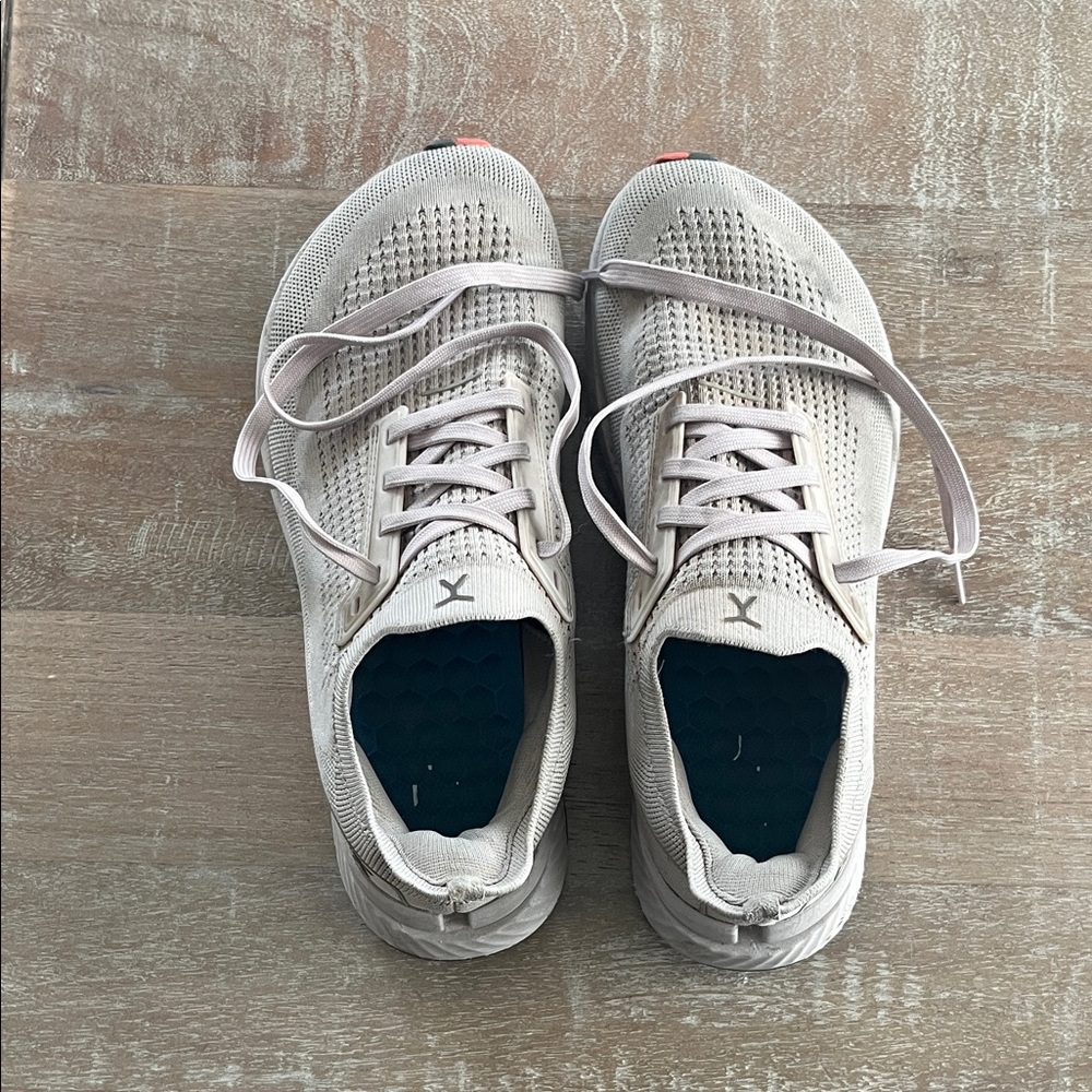 Flux Adapt Runner shoes